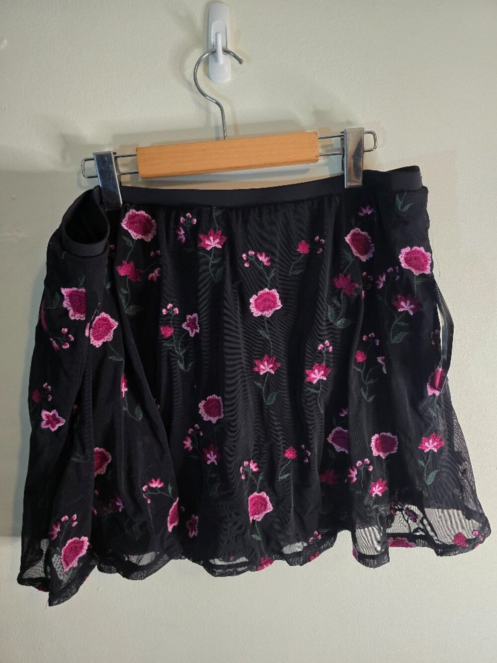 Torrid Women's 3x Swim Suit Bottom - Black Skirted Brief - Floral Embroidery